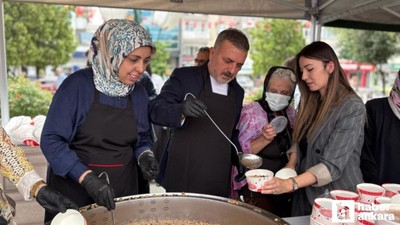 Başkan Ercan, aşure kazanının başına geçti!