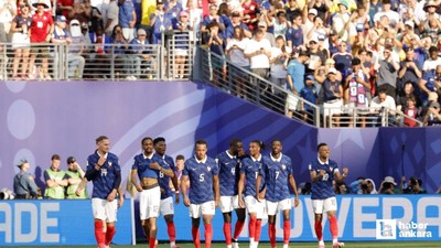İsveç'i 3-0 ile geçen Fransa son 16 turunda Paraguay'a rakip oldu