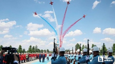 Türk Yıldızları'nın selamlama uçuşu esnasındaki kokpit görüntüleri paylaşıldı