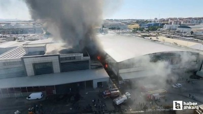 Yenimahalle'de bir fabrikanın çatısında çıkıp büyüyen yangın söndürüldü