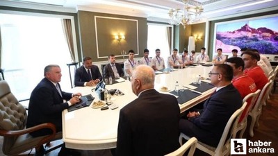Bakan Bak, dünya şampiyonu TVF Spor Lisesi Erkek Voleybol Takımı'nı Ankara’da kabul etti