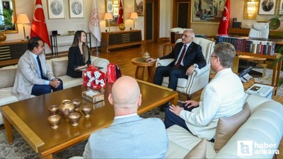 Bolşoy Tiyatrosu'nda tarihi başarıya imza atan Nilay Tahiroğlu'na Bakan Ersoy'dan tebrik