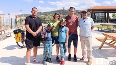 Bisikletle dünya turuna çıkan İsviçreli aile Nallıhan'da mola verdi