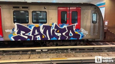 Sincan'da iki şahıs metro vagonlarına grafiti yaptı