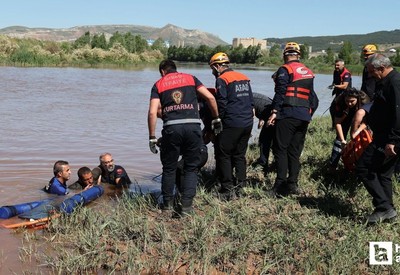 Kızılırmak'tan at ile karşıya geçerken nehre düşen adam kurtarıldı