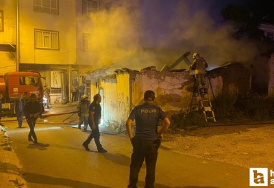 Ankara'da metruk binada korkutan yangın!