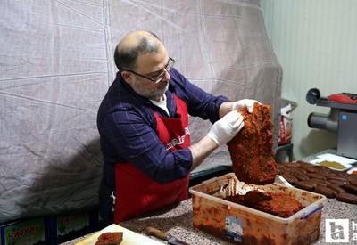 Anneannesinin tarifiyle hazırladığı pastırma yoğun ilgi görüyor