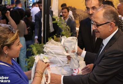 Bakan Özhaseki ÇEVREFEST stantları ziyaret etti