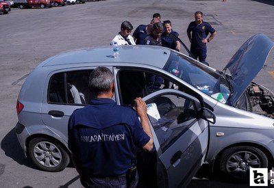 Keçiören'de kamyonetin altından kurtarılan kedi, ikinci kez sıkıştığı yerden çıkarıldı