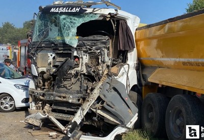 Kocaeli Kartepe'de tır ile otobüs çarpıştı! 27 kişi yaralandı!