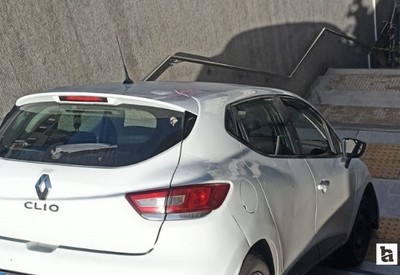 Ankara Kızılay Metro istasyonuna otomobil düştü!