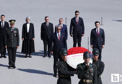 Sağlık Bakanı Memişoğlu Anıtkabir'i ziyaret etti