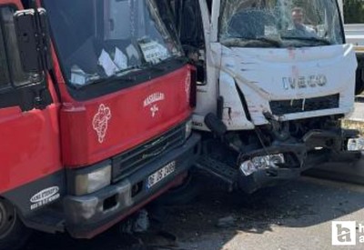 Ankara Yenimahalle’de kamyonlar çarpıştı! 3 yaralı var