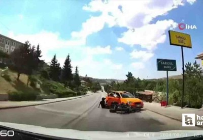 Ankara Mamak'ta motosiklet kayarak taksiye çarptı