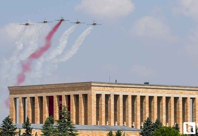 MSB, Türk Yıldızları'nın Anıtkabir saygı uçuşu öncesi telsiz konuşmalarını paylaştı