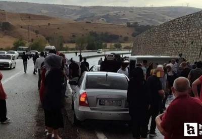 Ankara Çankırı yolunda 3 araç zincirleme kazaya karıştı