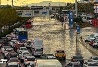 Ankara'da sağanak yağış sonrası İstanbul yolu Şaşmaz ve Batıkent Jandarma Kavşağı'nı sel bastı