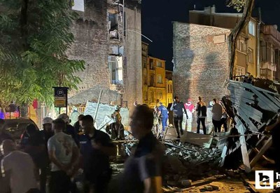 İstanbul Fatih'te 3 katlı bina çöktü! İtfaiye arama çalışmalarına başladı!