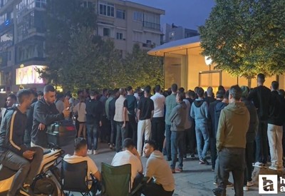 iPhone 16 alabilmek için geceden kuyruğa girdiler!