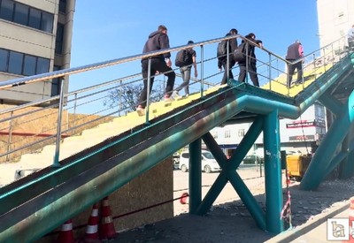 Ankara'da öğrencilerin üst geçit yolculuğu tehlike saçıyor