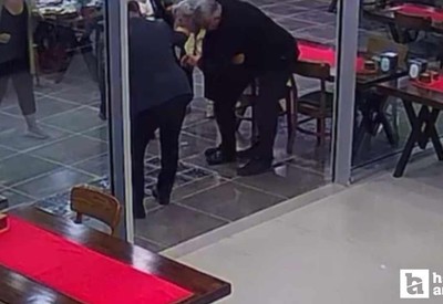 Ankara'da nefes borusuna yemek kaçan kadını Selçuk Dereli kurtardı