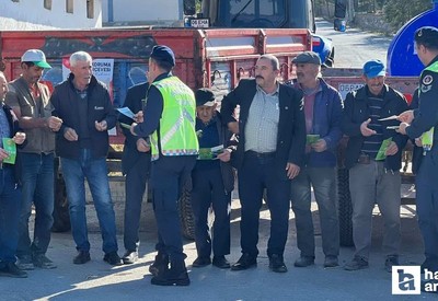 Ankara Beypazarı'nda Jandarma traktör römorklarına reflektör taktı