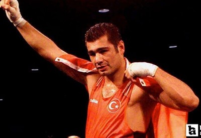 Milli boksör Sinan Şamil Sam aramızdan ayrılalı 9 yıl oldu