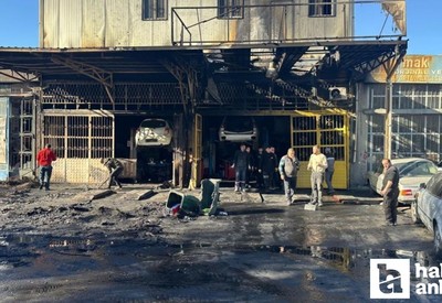 Etimesgut'ta bulunan oto tamircide yangın çıktı: 9 araç hurdaya döndü