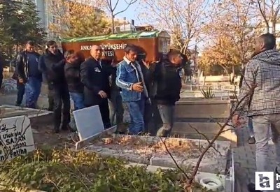 Ankaralı sanatçı Savaş Göçer'i sevenleri son yolcuğuna uğurladılar