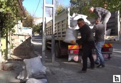 Beypazarı Belediyesi dar gelirli ailelere yakacak desteği sağlıyor
