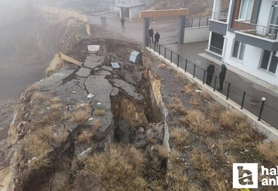 Elmadağ’da yağmurun etkisiyle toprak kaydı: 10 katlı apartman boşaltıldı
