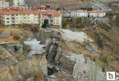Keçiören’de mahalleliler heyelan riskinden dolayı endişeli
