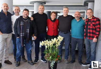 Ankara'da 40 yıl sonra öğretmenlerine sürpriz yaptılar