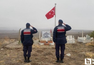 Yozgat Yerköy’de jandarma ekipleri ilçe genelindeki şehit mezarlıklarını temizliyor