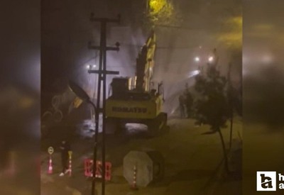 Ankara Sincan'da patlayan su borusuna belediye ekiplerinden hızlı müdahale
