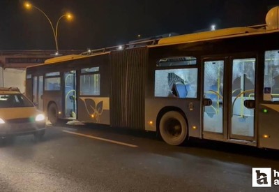 Ankara Pursaklar'da yol verme tartışmasında çekiçle belediye otobüsünün camlarını indirdi