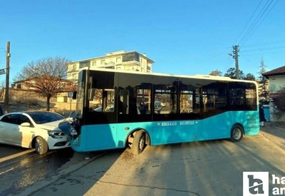 Kırıkkale'de halk otobüsü ve otomobil kafa kafaya çarpıştı