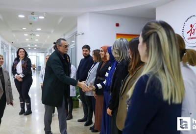 Erdal Beşikcioğlu Etimgem Kurs Merkezi'nde öğrencilerle bir araya geldi