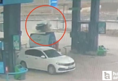 Çorum’da çarpmanın etkisiyle benzinliğe dalan araç zor durdu: 3 kişi yaralandı