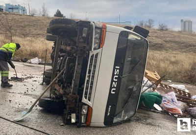 Ankara Dikmen'de hafriyat kamyonu 11 araca çarptıktan sonra devrildi