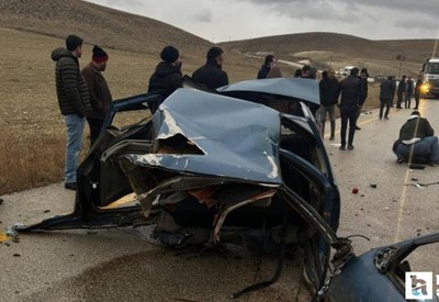 Sincan'da iki araç çarpıştı: 1 ölü, 10 yaralı