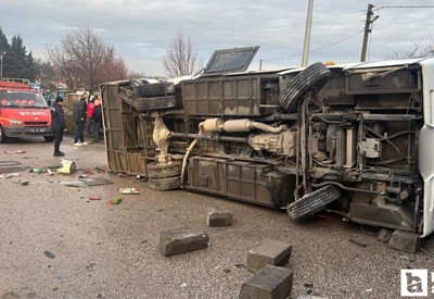 Balıkesir’de okul servisi ve tırın çarpıştığı kazada 8’i ağır 26 kişi yaralandı
