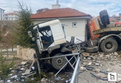 Yozgat'ta tırın freni patladı! 2 yaralı