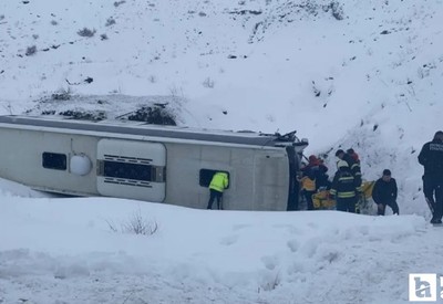 Erzincan'da feci kaza: Yolcu otobüsü şarampole yuvarlandı