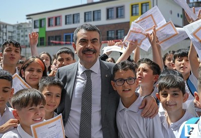 Bakan Tekin resmen duyurdu: İlkokullarda karne tarihe karışıyor