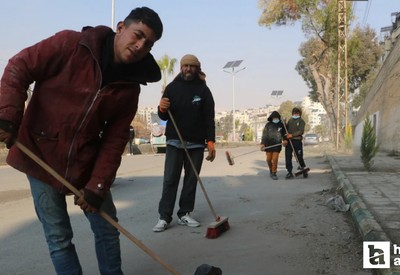 Belediye yok ama gönüllüler devrede! Şam'da sokak temizliği