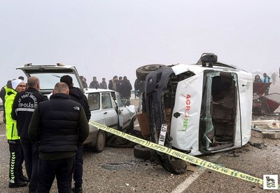 Kırşehir'de işçi servisi otomobillerle çarpıştı: 3 ölü