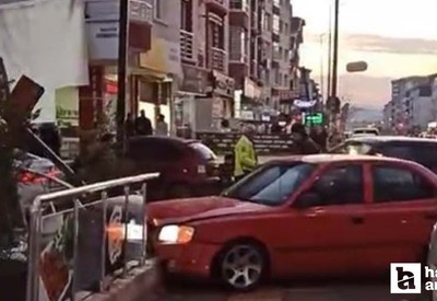 Ankara Sincan'da kaza yapan araç dükkan korkuluğuna çarpıp durabildi