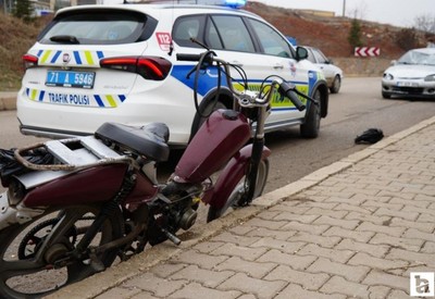 Kırıkkale'de motosiklet ve otomobilin çarpıştığı kazada 2 kişi yaralandı