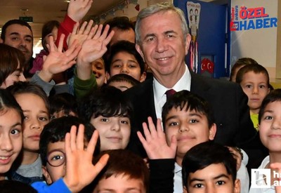 ABB Başkanı Mansur Yavaş'tan ihtiyaç sahibi Ankaralı öğrencilere karne hediyesi!